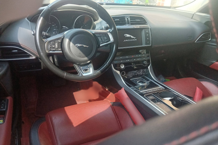 捷豹XE 2017款 2.0T 200PS R-Sport局部细节13