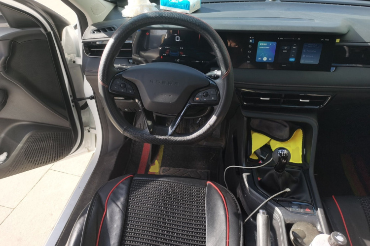 荣威i5 2023款 1.5L 手动舒享版中控内饰13