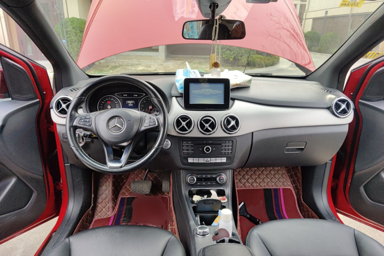 奔驰B级 2015款 B 200 时尚型中控内饰12