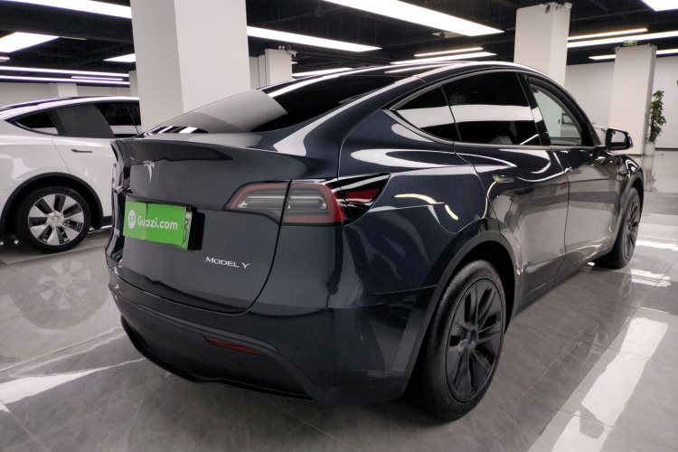 特斯拉 Model Y 2024款 后轮驱动版车身外观6005