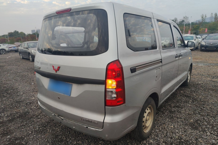 五菱汽车 五菱宏光V 2021款 1.5L劲取版LAR车身外观7