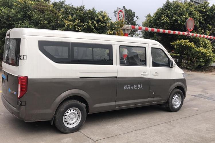 长安跨越 跨越星V7 EV 2024款 316km 对开门豪华型 9座车身外观6004