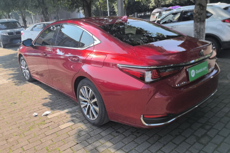 雷克萨斯ES 2020款 200 卓越版车身外观4