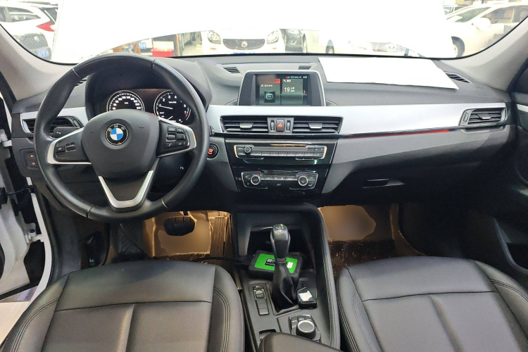 宝马X1 2019款 sDrive18Li 时尚型中控内饰12