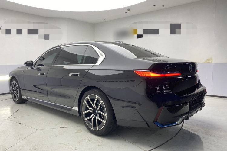 宝马7系 2023款 735Li M运动套装车身外观6001