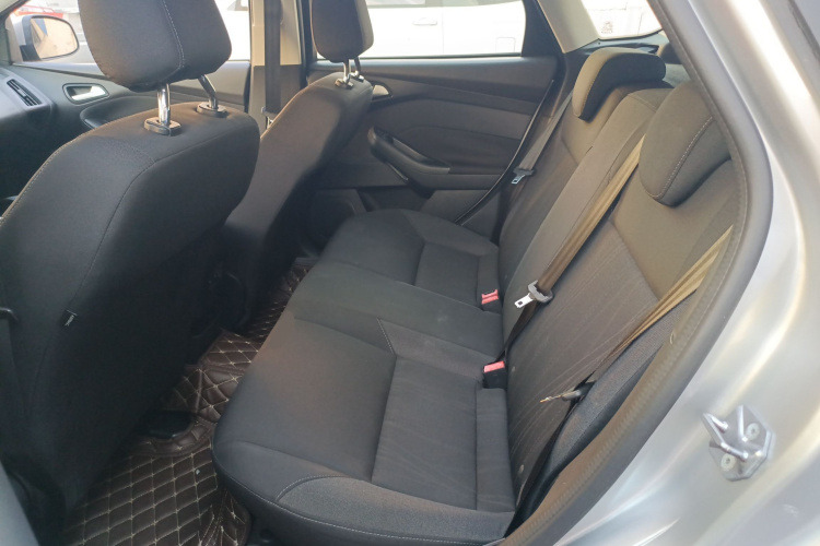 福特 福克斯 2015款 两厢 1.6L 自动舒适型中控内饰21