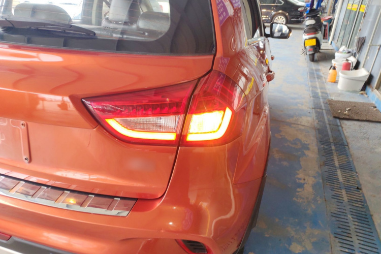 吉利汽车 远景X3 2017款 1.5L 自动尊贵型车身外观9