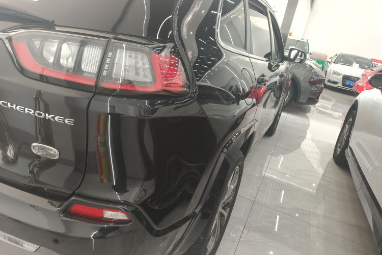 Jeep 自由光 2019款 2.0T 四驱全能版 国VI车身外观6006