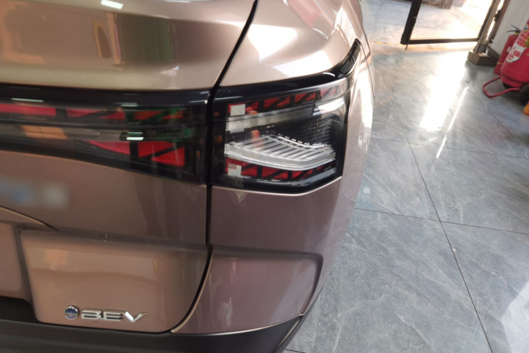 丰田bZ3 2023款 616km 长续航Premium车身外观9