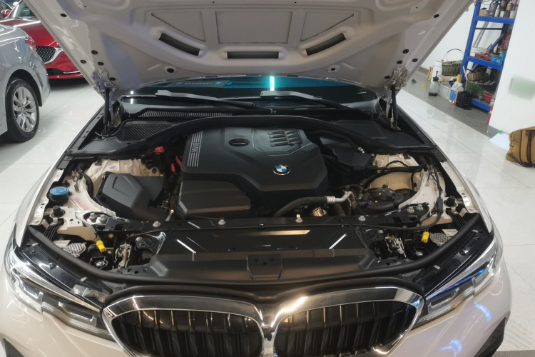 宝马3系 2021款 改款二 325Li M运动套装机舱底盘24