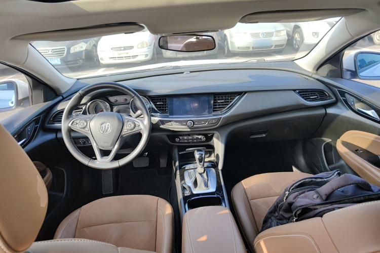 别克 君威 2019款 20T 精英型 国VI中控内饰7002