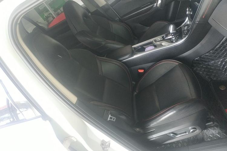 领克01 2017款 2.0T 四驱劲Pro版中控内饰41