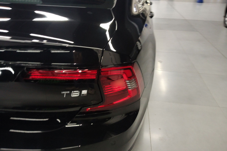 沃尔沃S90新能源 2025款 插电式混动 四驱长续航智逸豪华版车身外观9