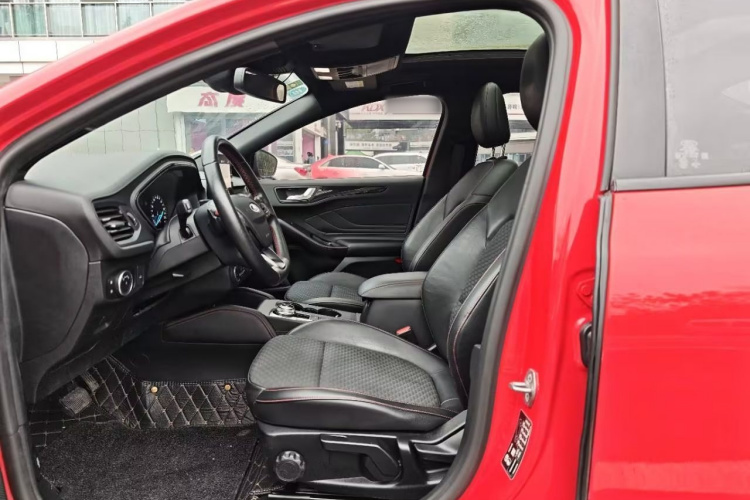 福特 福克斯 2020款 三厢 EcoBoost 180 自动ST Line中控内饰7001