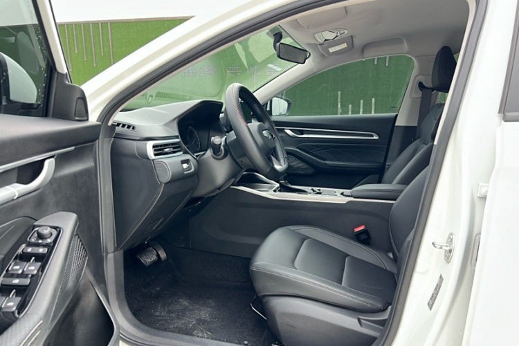 吉利汽车 帝豪 2025款 第4代 1.5L CVT星耀版中控内饰7005