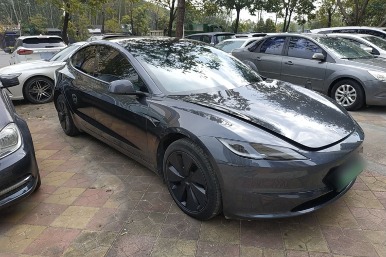 特斯拉 Model 3 2023款 后轮驱动版车身外观3