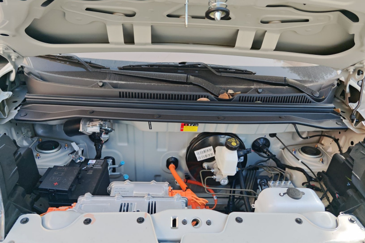 五菱汽车 宏光MINIEV 2024款 第三代 215km 青春版机舱底盘24