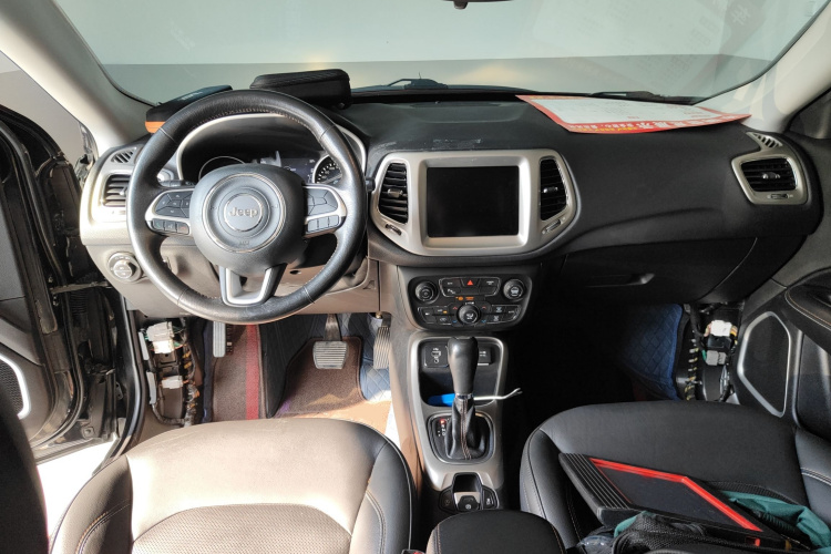 Jeep 指南者 2017款 200T 自动家享版中控内饰12