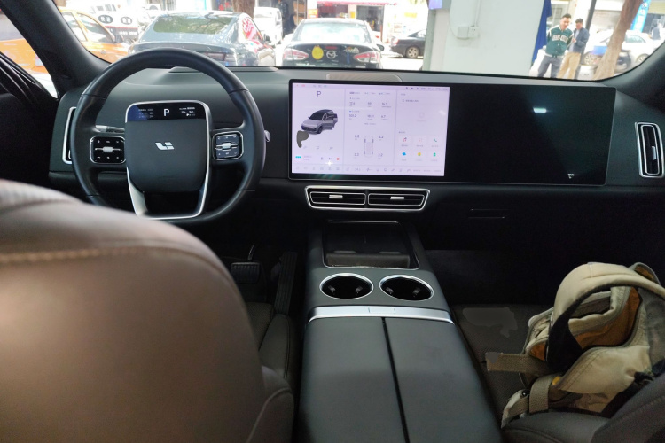 理想汽车 理想L8 2023款 Air中控内饰7002