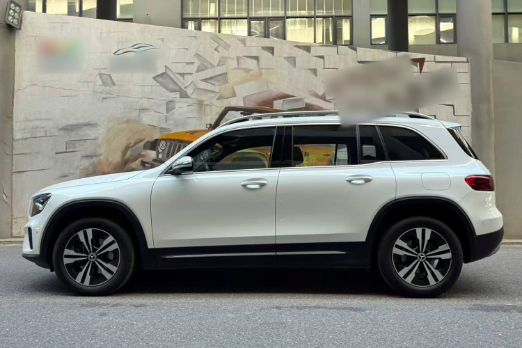 奔驰GLB 2024款 GLB 200 动感型车身外观6001