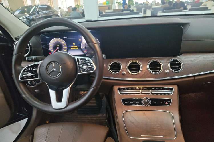 奔驰E级 2020款 改款 E 260 L中控内饰7007