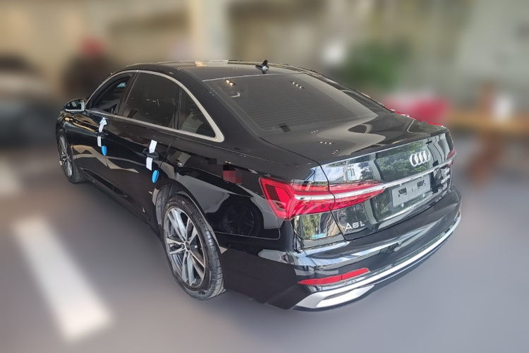 奥迪A6L 2023款 40 TFSI 豪华动感型车身外观5