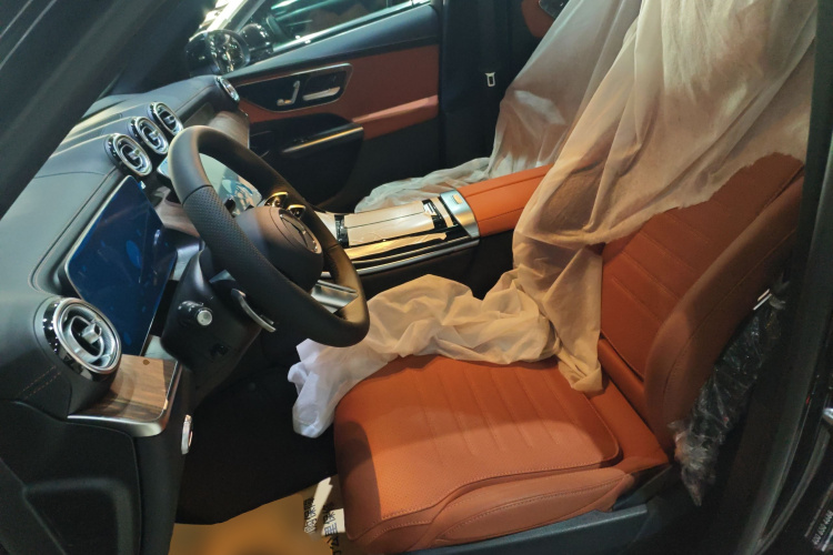 奔驰GLC 2025款 改款 GLC 300 L 4MATIC 动感型 5座中控内饰19