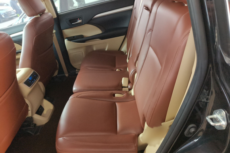 丰田 汉兰达 2018款 2.0T 四驱精英版 7座 国VI中控内饰7004