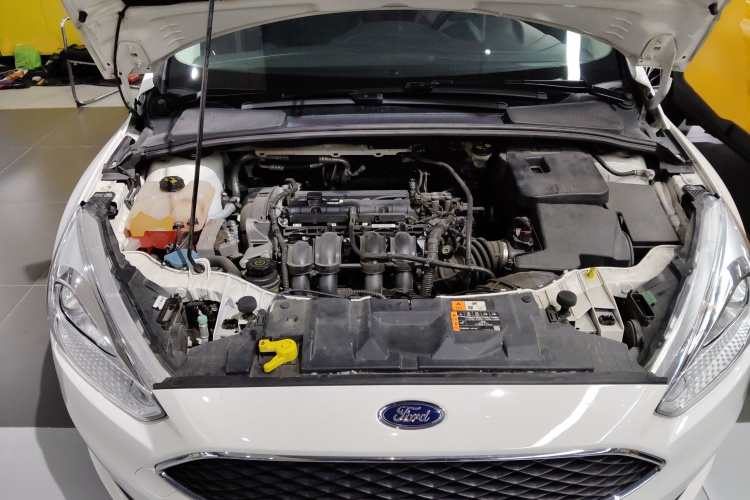 福特 福克斯 2018款 两厢经典 1.6L 自动风尚型智行版机舱底盘24