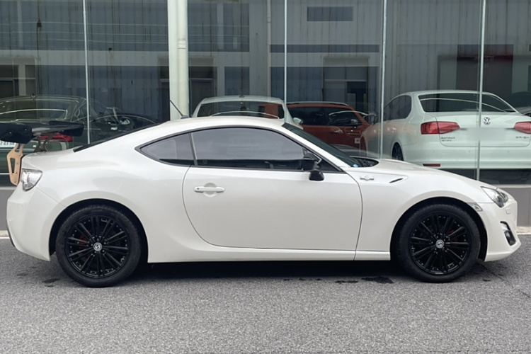 丰田86 2013款 2.0L 自动豪华型车身外观6005