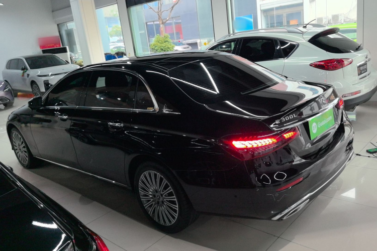 奔驰E级 2023款 改款 E 300 L 时尚型车身外观4