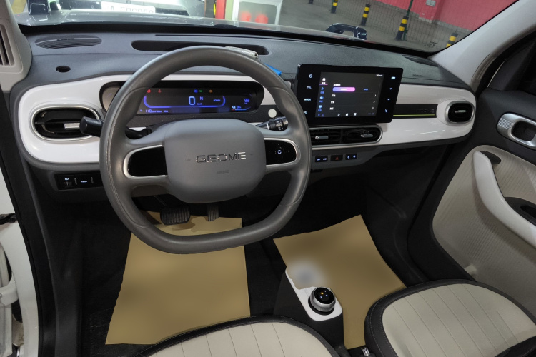 吉利银河 2025款 210km 熊猫骑士中控内饰7002