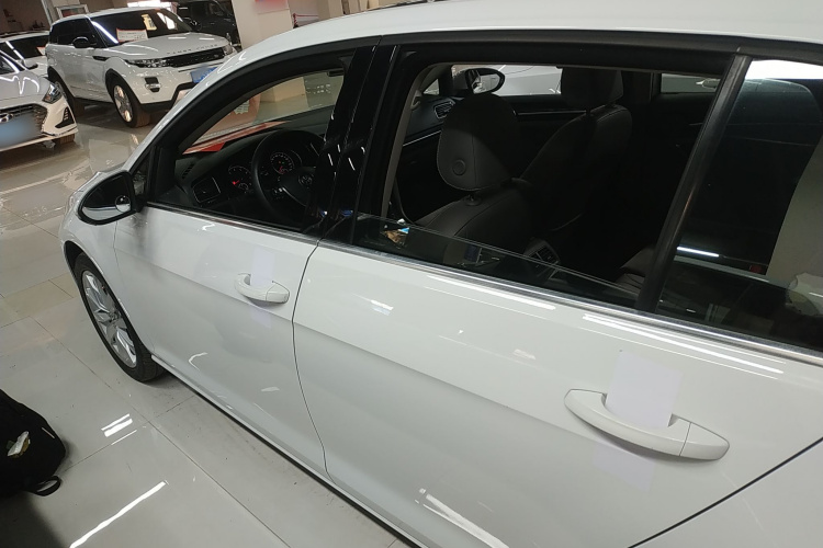大众 高尔夫 2015款 1.4TSI 自动旗舰型车身外观4