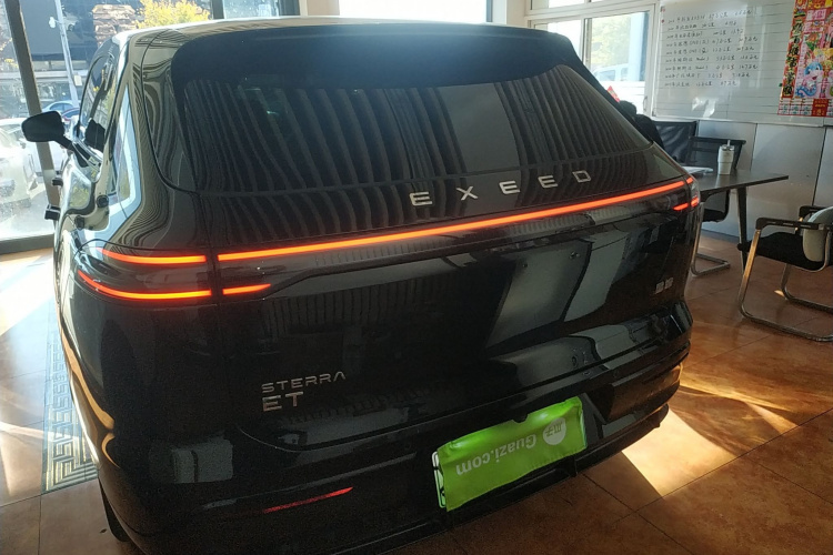 星途 星纪元 ET 2025款 增程 265 Max两驱城区辅助驾驶车身外观6