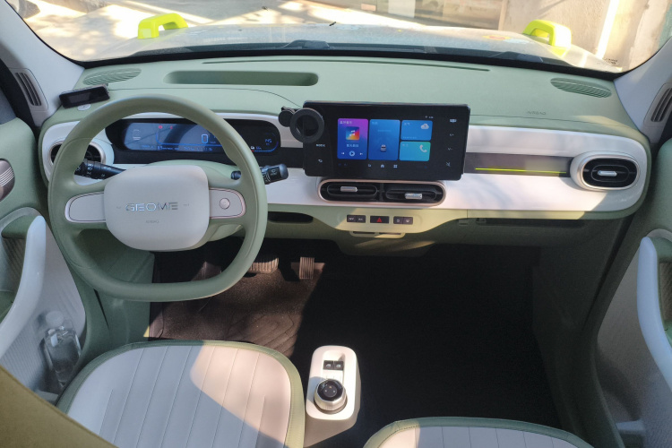 吉利银河 2025款 210km 熊猫骑士中控内饰12