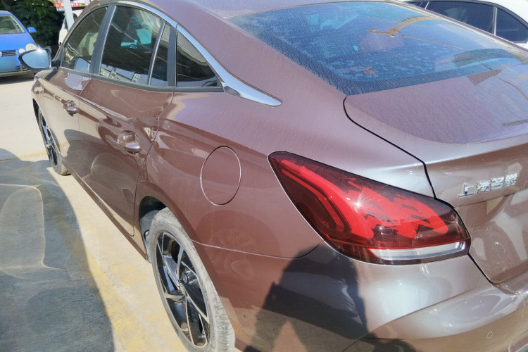 名爵 MG5 2021款 300TGI DCT青奢旗舰版车身外观6003