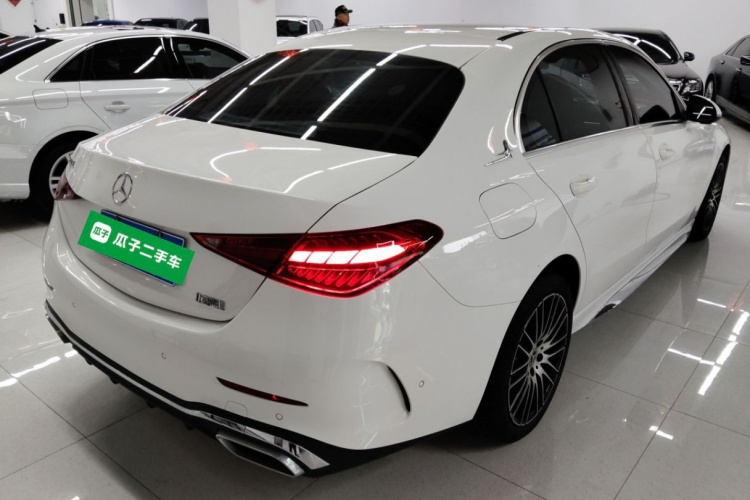 奔驰C级 2023款 改款 C 200 L 运动版车身外观7