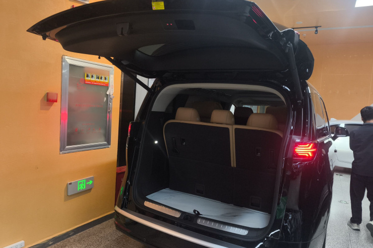 腾势D9 2024款 DM-i 980 四驱旗舰型机舱底盘23