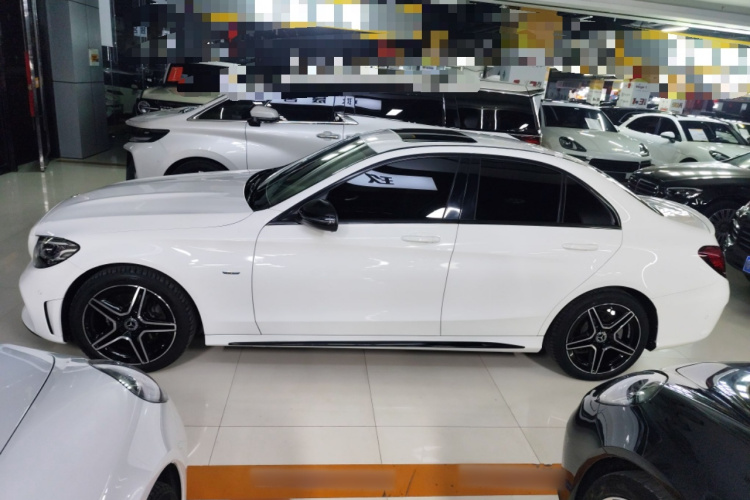 奔驰C级 2021款 C 260 星耀臻藏版车身外观4