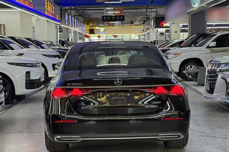 奔驰E级 2025款 E 300 L 时尚型车身外观6004