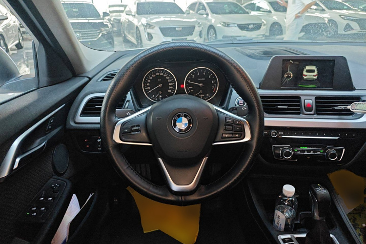 宝马1系 2017款 118i 时尚型中控内饰13