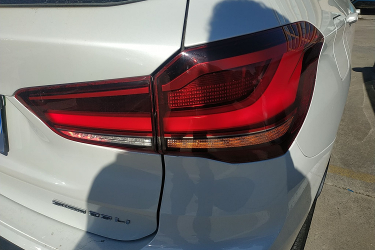 宝马X1 2022款 sDrive25Li 领先型车身外观6001