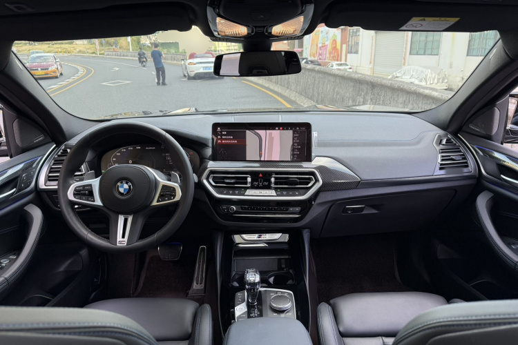 宝马X4 2022款  M40i中控内饰12
