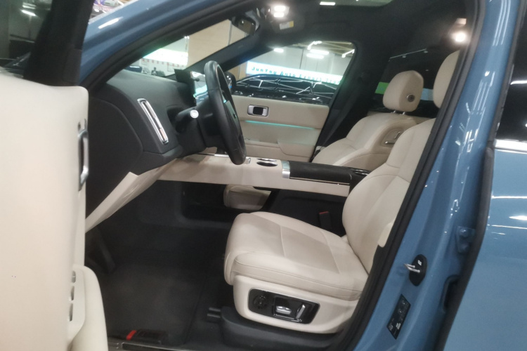 理想汽车 理想L9 2022款 Max中控内饰7003