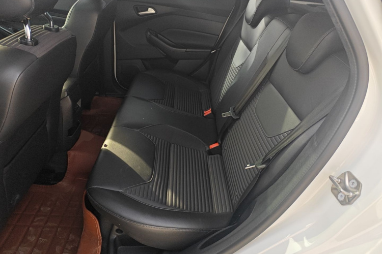 福特 福克斯 2017款 两厢 1.6L 自动风尚型智行版中控内饰21