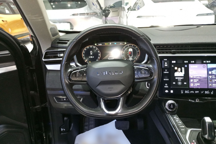 领克01 2021款 2.0TD 两驱型Pro中控内饰13