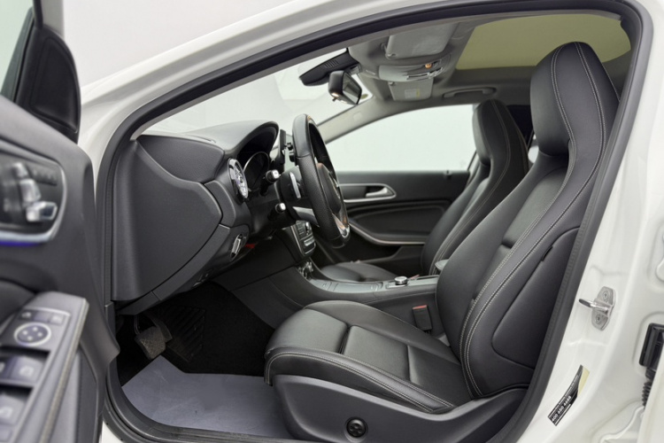 奔驰GLA 2019款 GLA 200 动感型中控内饰7005