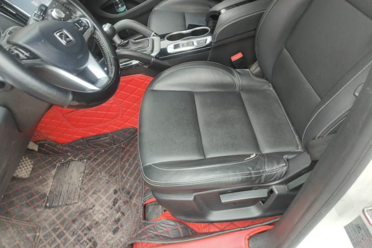 众泰SR7 2016款 1.5T CVT魔方之路版 国V中控内饰19