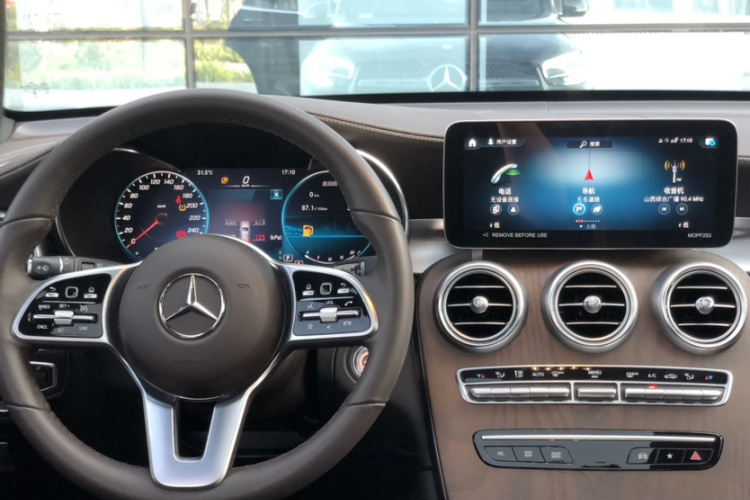 奔驰GLC 2022款 改款二 GLC 260 L 4MATIC 豪华型中控内饰7001