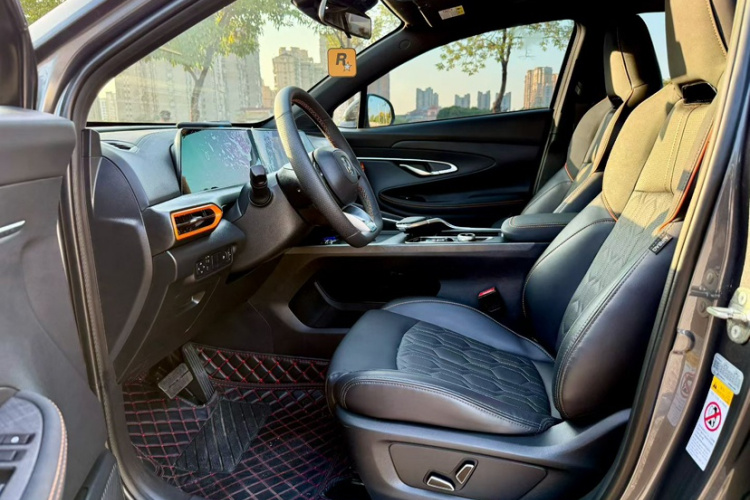 长安UNI-T 2022款 1.5T 运动版 尊贵型中控内饰7003